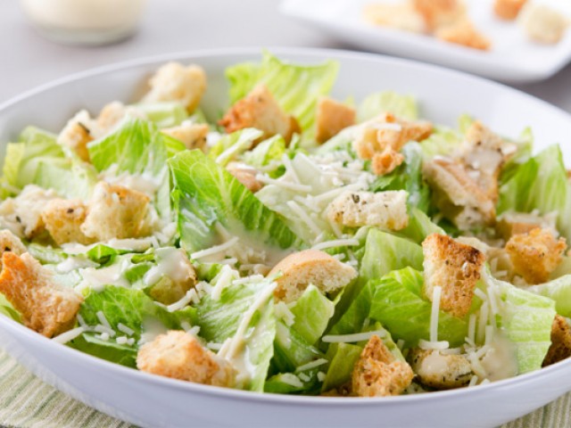 Salada Ao Molho Caesar